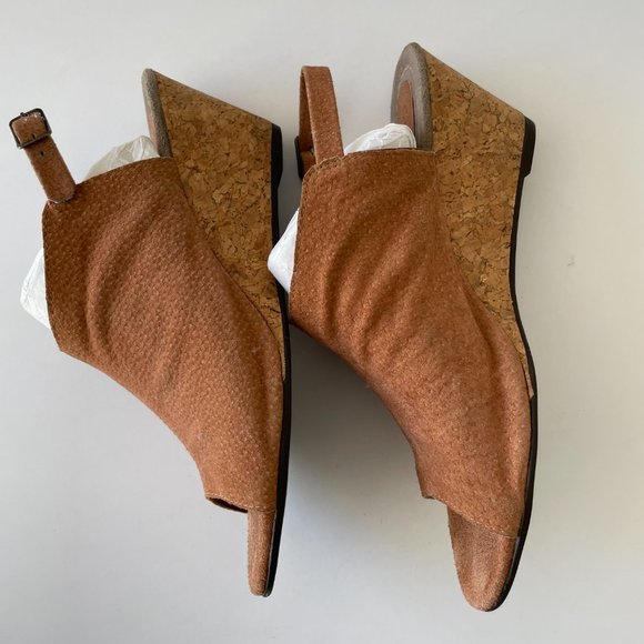 COPY - Comfortable Suede Wedge Heel Sandals for Women in Tan Sz 9 EUC - Picture 4 of 11